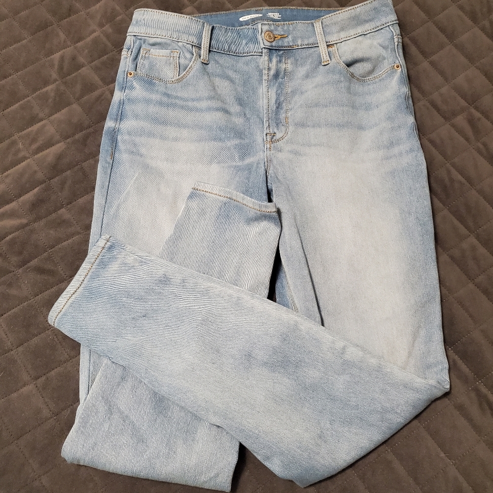 Light wash skinny jeans